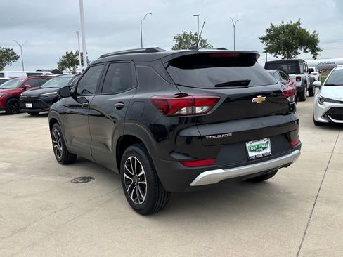 Used 2025 Chevrolet TrailBlazer LT FWD image 3
