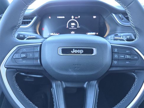 New 2025 Jeep Grand Cherokee L Laredo image 21