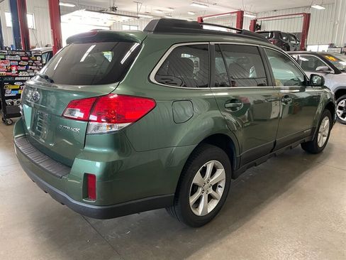 Used 2013 Subaru Outback 2.5i Premium AWD/4WD image 6