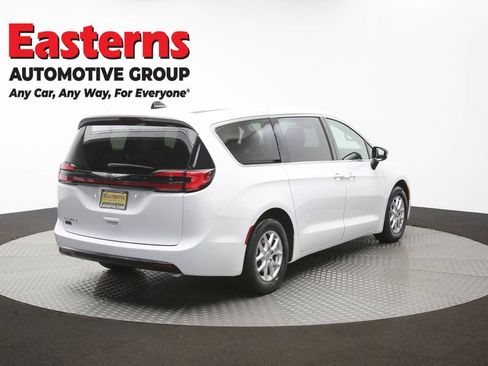 Used 2024 Chrysler Pacifica Touring-L FWD image 41