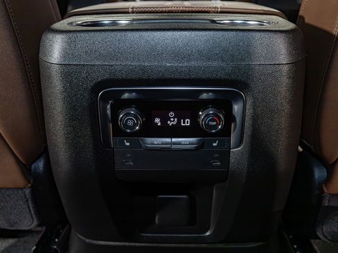 Used 2025 Chevrolet Tahoe High Country AWD/4WD image 23