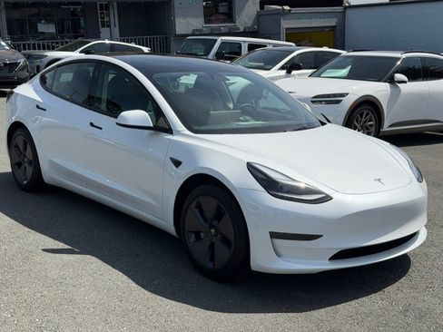 Used 2023 Tesla Model 3 Standard Range image 2