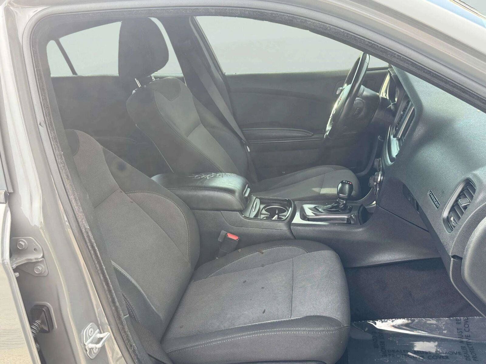Used 2018 Dodge Charger SXT w/ Blacktop Package RWD image 38
