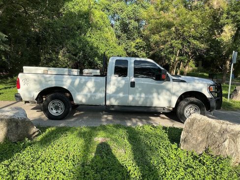 Used 2013 Ford F250 XL w/ PWR Equipment Group AWD/4WD image 3