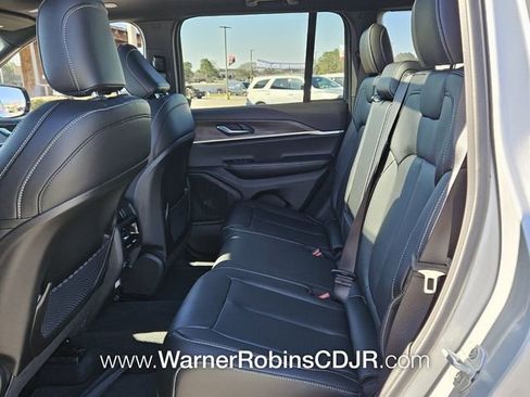 New 2025 Jeep Grand Cherokee Limited w/ Black Appearance Package image 6