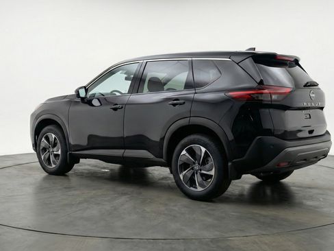 Used 2025 Nissan Rogue SV image 6