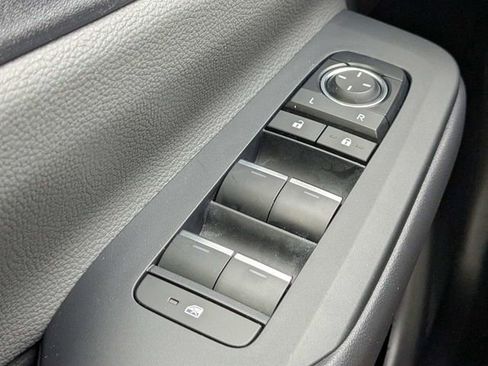 Used 2025 Toyota Prius XLE image 16