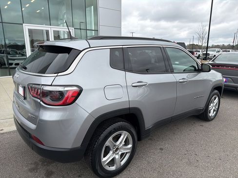 Used 2024 Jeep Compass Latitude image 9