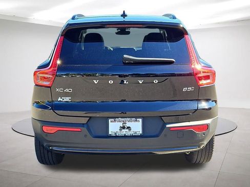 Used 2024 Volvo XC40 B5 Plus w/ Climate Package image 6