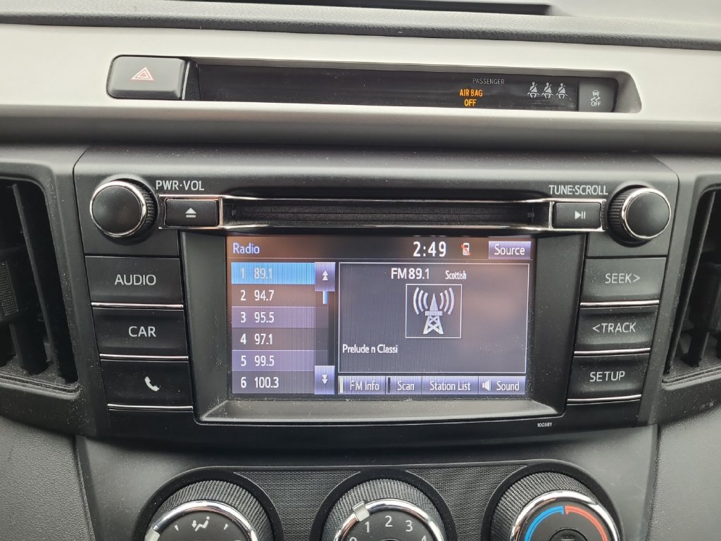 Used 2018 Toyota RAV4 LE AWD/4WD image 21
