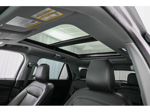 Used 2020 Ford Explorer XLT w/ Equipment Group 202A AWD/4WD image 13