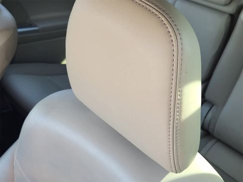 Used 2014 Toyota Prius V Five image 15