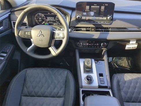 New 2025 Mitsubishi Outlander SEL image 17