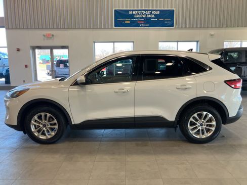 Used 2020 Ford Escape SE image 8