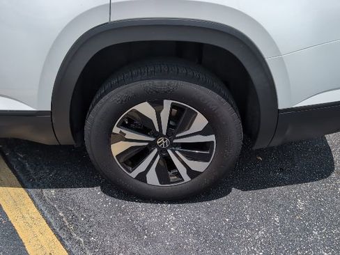 Used 2024 Volkswagen Atlas SE FWD image 7