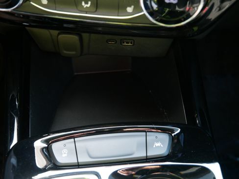 Used 2025 Chevrolet Trax RS w/ Driver Confidence Package FWD image 33