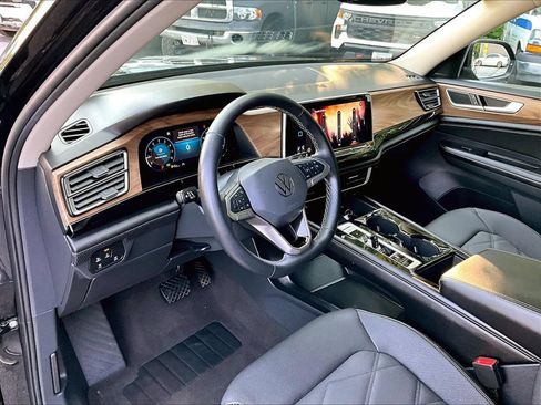 Used 2024 Volkswagen Atlas SE AWD/4WD image 8