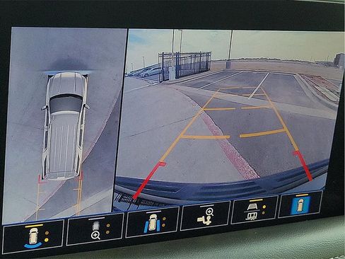 Used 2021 GMC Yukon SLT w/ SLT Premium Package image 18