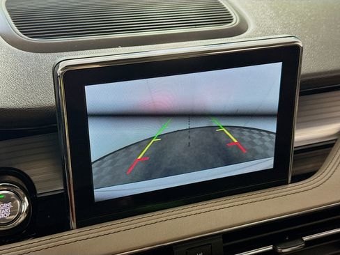 Used 2021 Lincoln Corsair AWD w/ Premium Package image 3