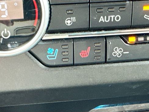 Used 2018 Ford Expedition Limited w/ Equipment Group 301A AWD/4WD image 17