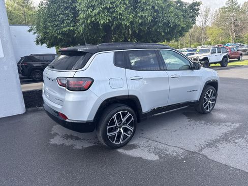 Used 2025 Jeep Compass Limited w/ Elite Group AWD/4WD image 3