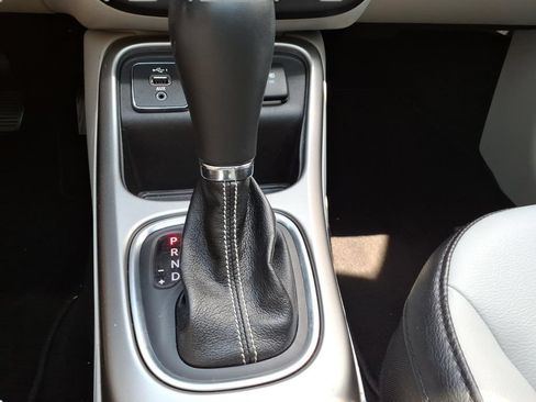 Used 2019 Jeep Compass Latitude FWD image 22