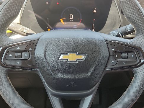 Used 2026 Chevrolet Trax LT FWD image 19