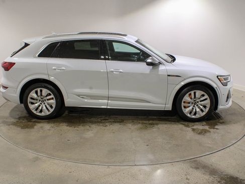Used 2022 Audi e-tron S Premium Plus image 6