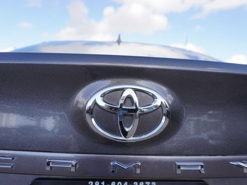 Used 2019 Toyota Camry LE image 27