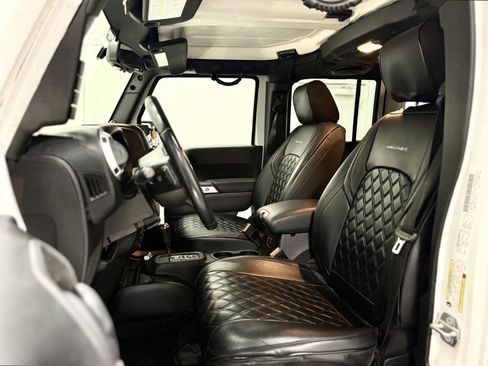Used 2014 Jeep Wrangler Unlimited Sahara w/ Connectivity Group AWD/4WD image 13