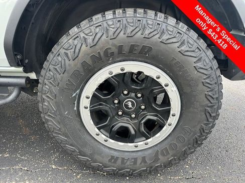 Used 2023 Ford Bronco Badlands w/ Sasquatch Package image 25