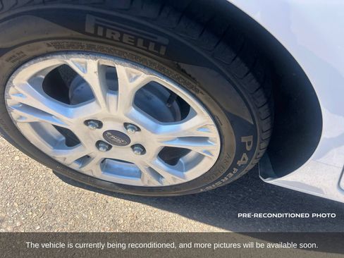 Used 2015 Ford Fiesta SE FWD image 8