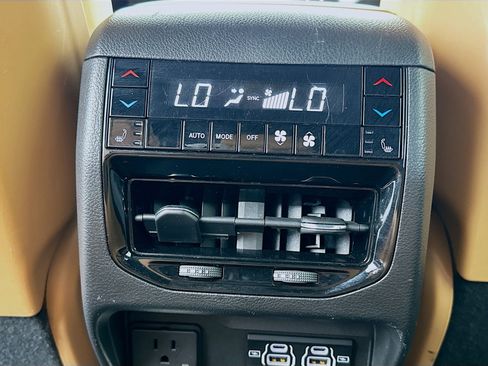 Used 2023 Jeep Grand Cherokee Summit w/ Advanced Protech Group IV AWD/4WD image 18