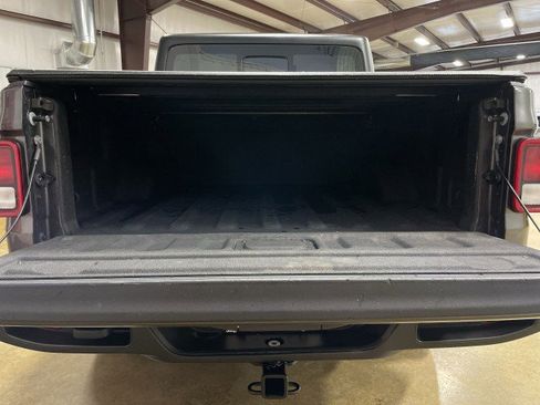 Used 2023 Jeep Gladiator Sport image 9