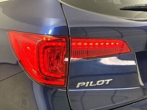 Used 2016 Honda Pilot Elite image 12