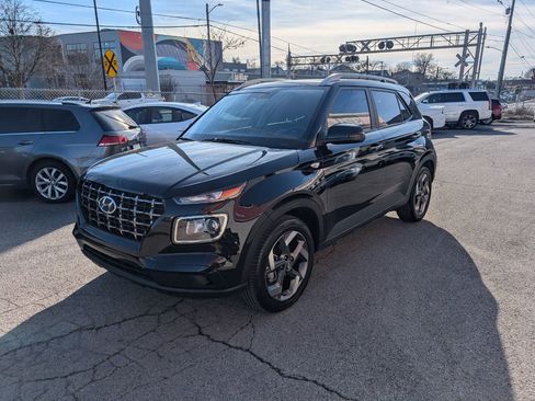 Used 2024 Hyundai Venue SEL image 1