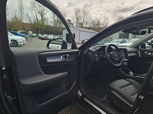 Used 2025 Volvo XC40 B5 Plus w/ Protection Package Premier AWD/4WD image 20