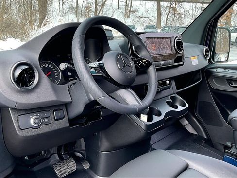 New 2026 Mercedes-Benz Sprinter 2500 image 9