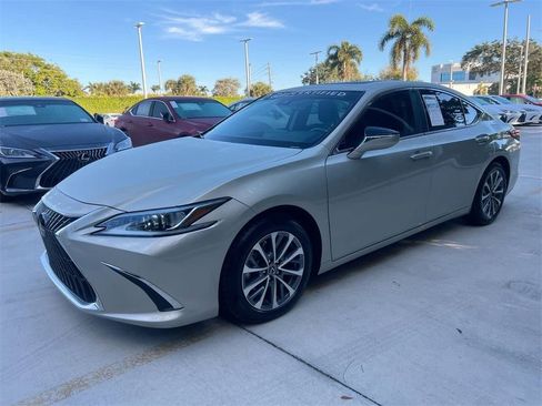 Certified 2022 Lexus ES 350 image 3