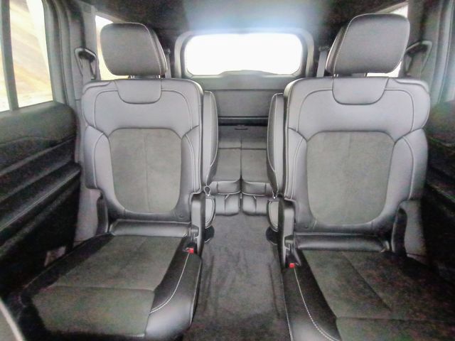 Used 2025 Jeep Grand Cherokee L Altitude RWD image 57