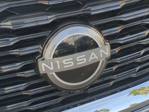 Used 2022 Nissan Rogue Platinum w/ Head-Up Display Package image 13