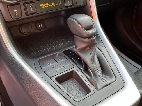 Used 2019 Toyota RAV4 XLE w/ Convenience Package FWD image 22