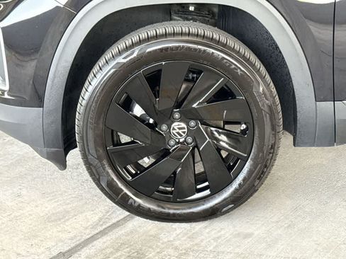 Used 2026 Volkswagen Atlas SE FWD image 11