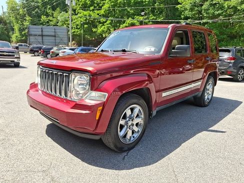 Used 2011 Jeep Liberty Limited w/ Tire & Wheel Group AWD/4WD image 4