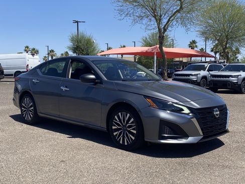 Used 2024 Nissan Altima 2.5 SV FWD image 6