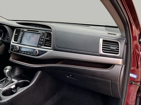 Used 2015 Toyota Highlander XLE FWD image 19