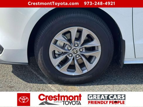 Certified 2025 Toyota Sienna XLE AWD/4WD image 6