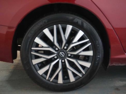 Used 2024 Nissan Altima 2.5 SV image 11