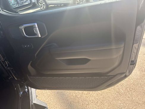 Certified 2023 Jeep Gladiator Sport image 13