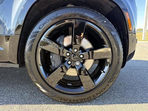 New 2026 Land Rover Defender 110 X-Dynamic SE image 10